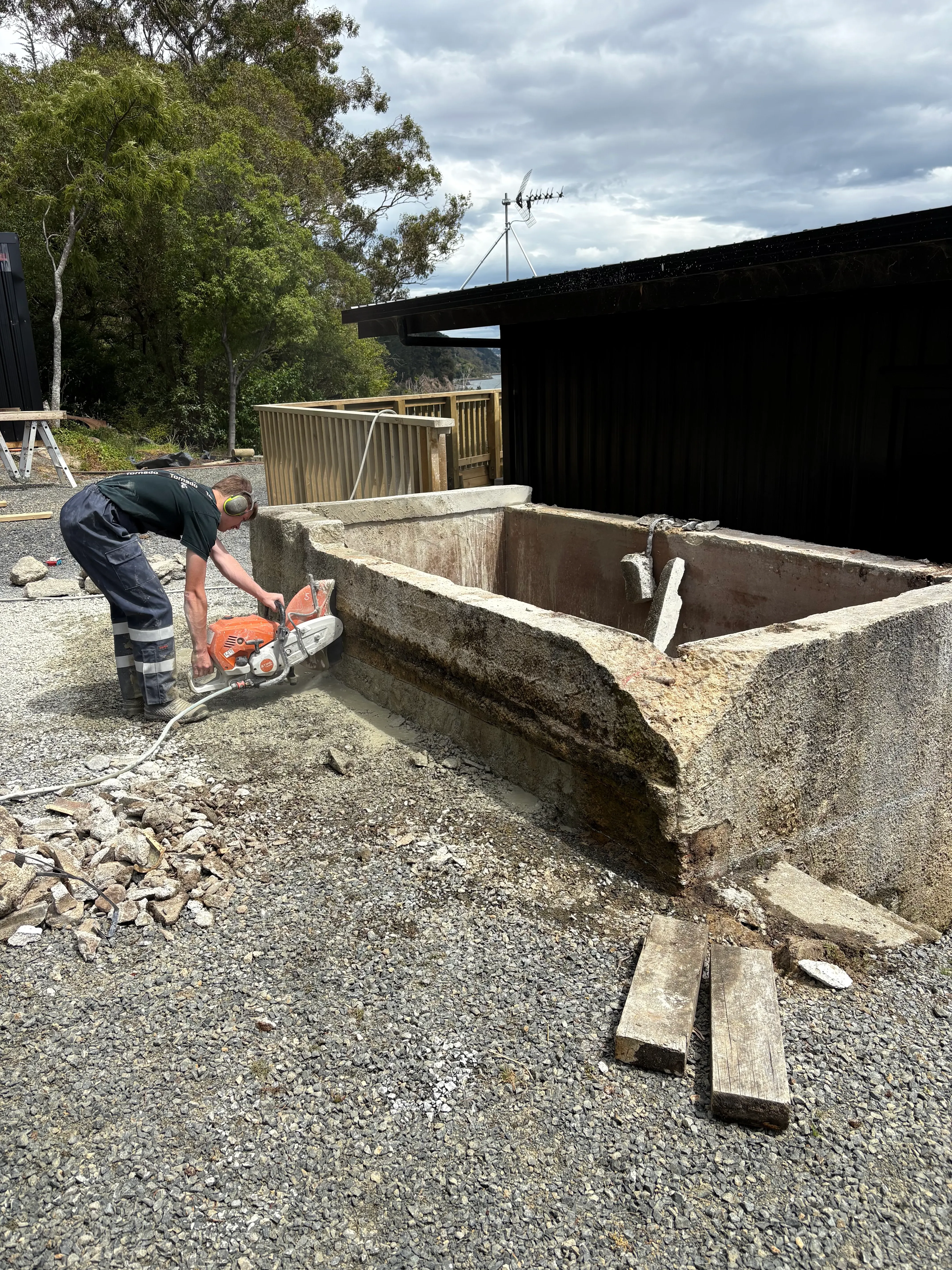 Hand sawing in confined space